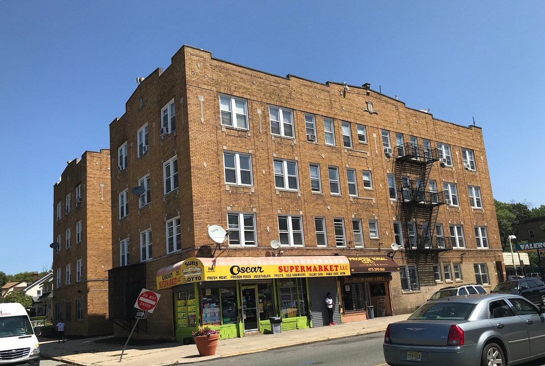 Florance Court in East Orange, NJ - Foto de edificio