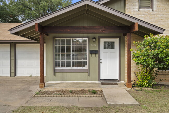 810 Hill Wood Dr in Austin, TX - Building Photo - Building Photo