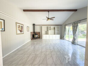 1094 Manzanita Ave in Chico, CA - Building Photo - Building Photo