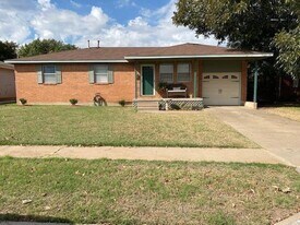 4660 Briarwood Dr in Wichita Falls, TX - Building Photo