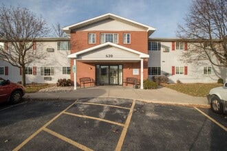 Homestead Senior Apartments in Milton, WI - Foto de edificio - Building Photo