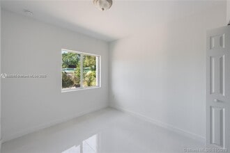 1532 NW 60th St in Miami, FL - Building Photo - Building Photo