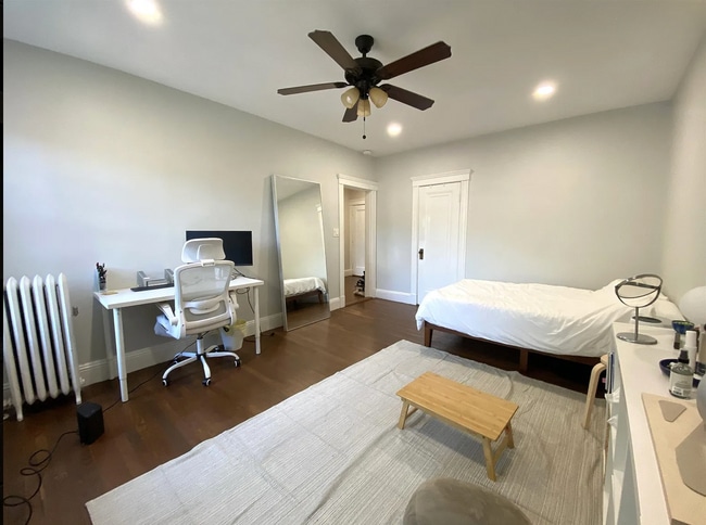 1699 Cambridge St, Unit 12A in Cambridge, MA - Building Photo - Building Photo