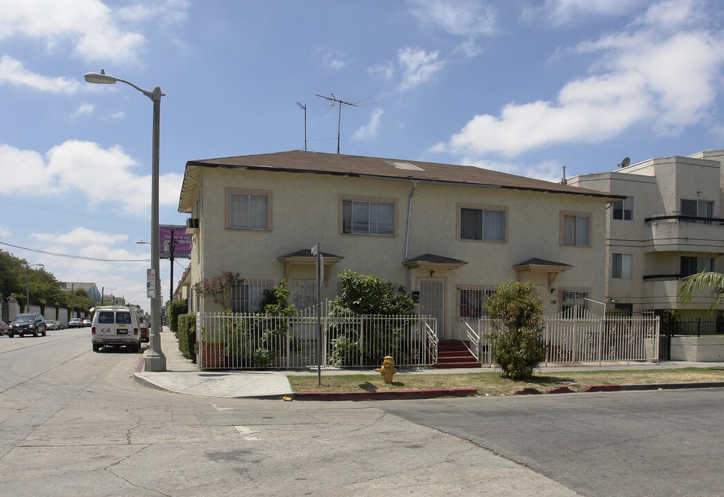 6002 Romaine St in Los Angeles, CA - Building Photo