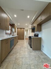 1025 W Clark Ave in Burbank, CA - Building Photo - Building Photo