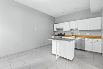 37 Munroe St in Somerville, MA - Building Photo - Building Photo