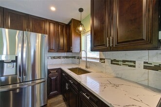 225 Pecan St in Sweeny, TX - Building Photo - Building Photo