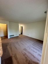 2205 Hedgerow Road in Columbus, OH - Building Photo - Building Photo