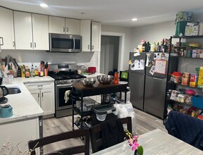 73 Thorndike St, Unit 2 in Cambridge, MA - Building Photo - Building Photo