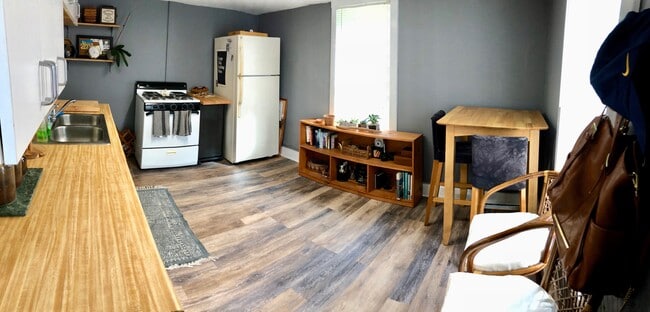 property at 304 1/2 Grant Ave