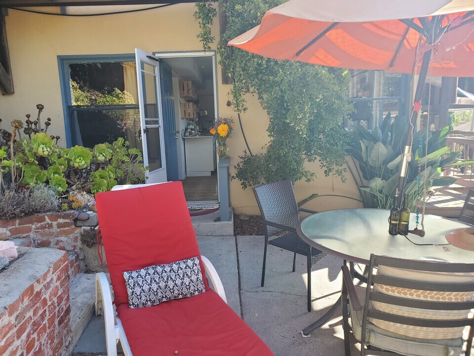 242 Delaveaga Park Dr in Santa Cruz, CA - Building Photo