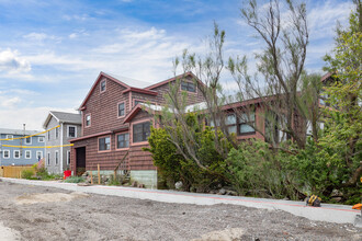 60 W 17th Rd in Broad Channel, NY - Building Photo - Building Photo