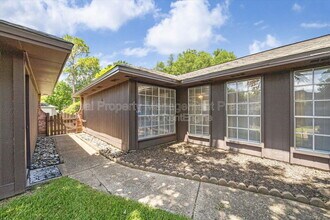 16311 Forest Bend Ave in Friendswood, TX - Building Photo - Building Photo
