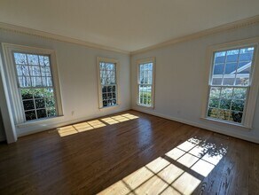 325 Yorkshire Dr in Williamsburg, VA - Building Photo - Building Photo