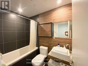 75-675 St Nicholas St in Toronto, ON - Building Photo - Building Photo