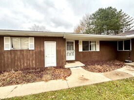 6247 Amanda Dr in Saginaw, MI - Building Photo