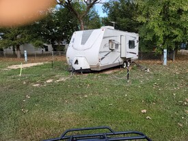 446 Co Rd 90B in Gonzales, TX - Building Photo