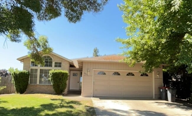 1821 Layla Dr in Medford, OR - Foto de edificio - Building Photo