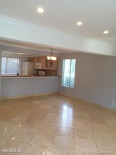 5720 Owensmouth Ave-Unit -Unit 158 in Los Angeles, CA - Building Photo - Building Photo