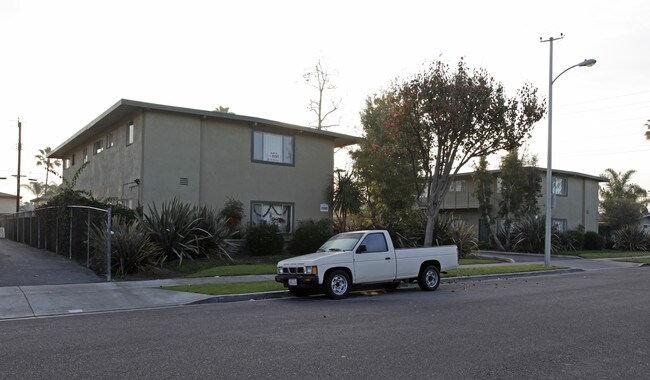 2256-2260 Maple St in Costa Mesa, CA - Foto de edificio - Building Photo