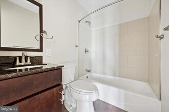 601 N 2nd St, Unit 303 in Philadelphia, PA - Foto de edificio - Building Photo