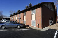 English Village Apartments in Longmont, CO - Building Photo - Building Photo