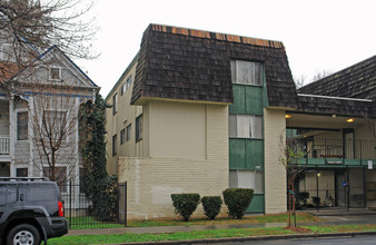 The Veranda in Sacramento, CA - Building Photo - Building Photo