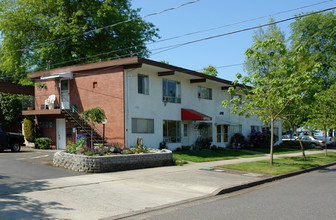 Westfair Apartments in Eugene, OR - Building Photo - Building Photo