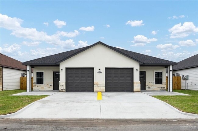 property at 2320 N Vly Cir