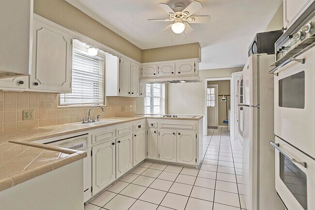 1070 Curtin St in Houston, TX - Foto de edificio - Building Photo