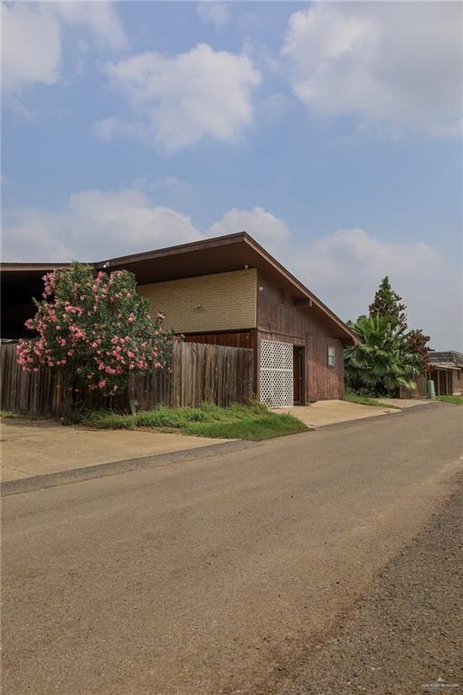 1201 Wisteria Ave W