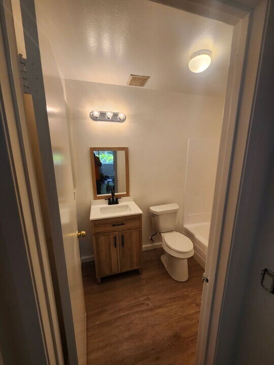 8800 Cedros Ave in Los Angeles, CA - Building Photo