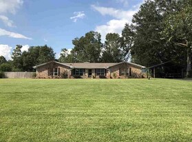 2134 Hollyhill Rd in Pensacola, FL - Building Photo