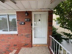 304 Woodcliff Ave in North Bergen, NJ - Building Photo - Building Photo