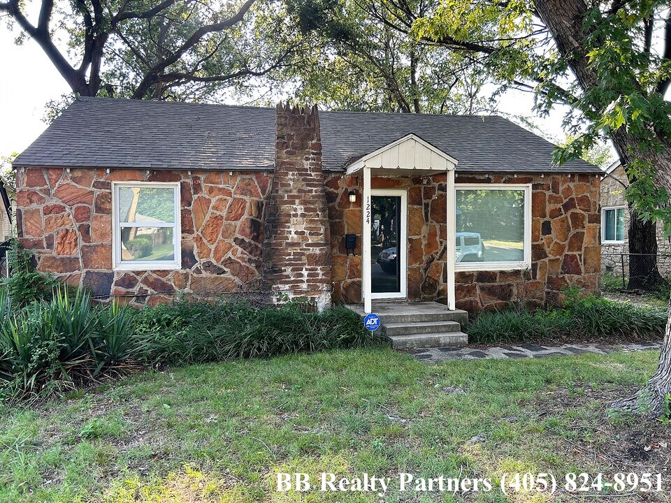 1224 S Atlanta Pl in Tulsa, OK - Building Photo