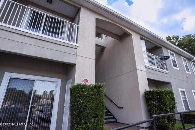 7920 Merrill Rd in Jacksonville, FL - Foto de edificio - Building Photo