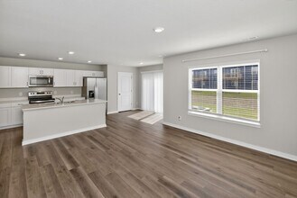 14256 Bentwood Dr in Urbandale, IA - Building Photo - Building Photo