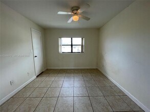 3957 NW 87th Ave in Sunrise, FL - Building Photo - Building Photo