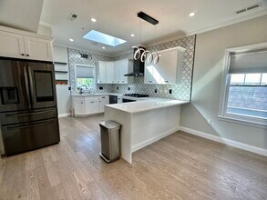 222 Roslindale Ave, Unit 3 CO in Boston, MA - Building Photo - Building Photo
