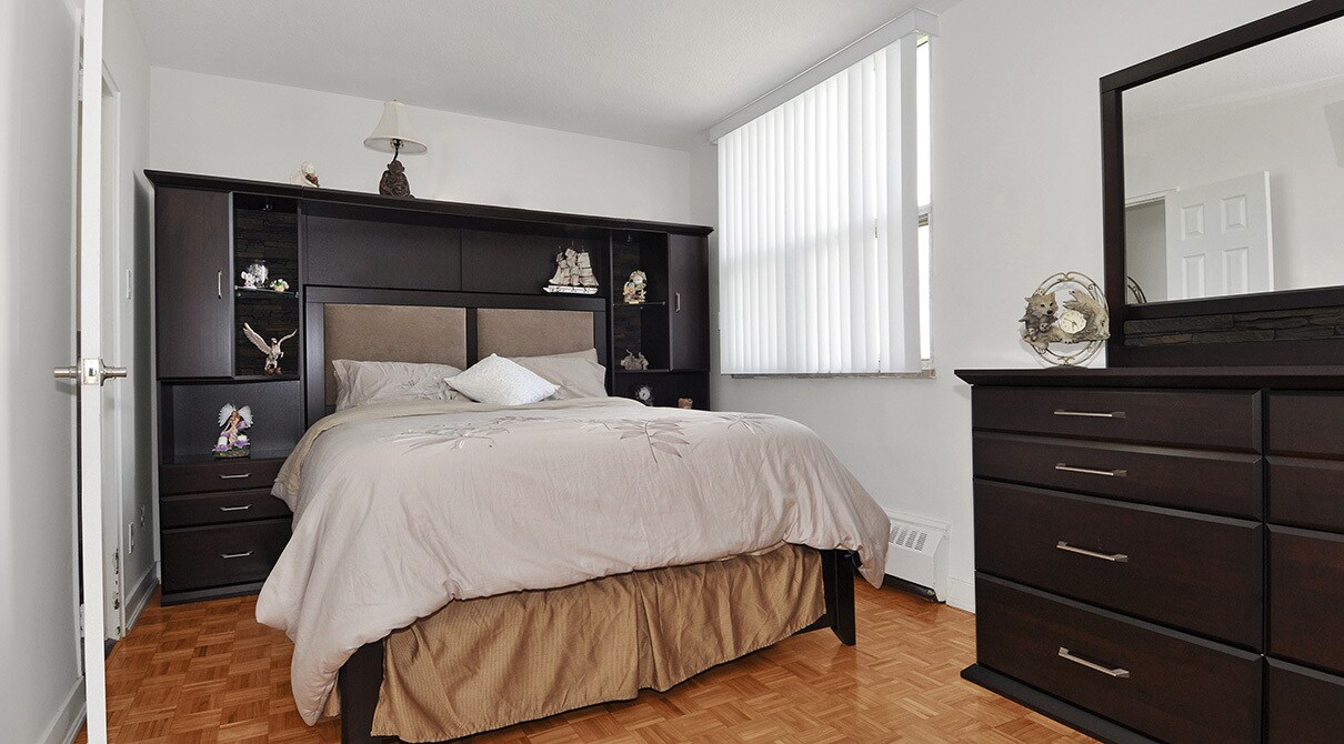 1286 Islington Ave in Toronto, ON - Building Photo