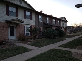 27 Park Charles Boulevard South, Unit B in St. Peters, MO - Building Photo