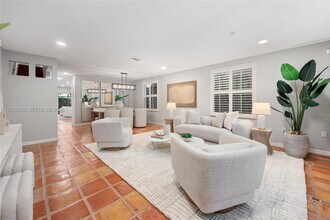 3274 Gifford Ln in Miami, FL - Building Photo - Building Photo