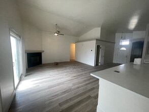 3713 White Sands Dr in Bakersfield, CA - Building Photo - Building Photo