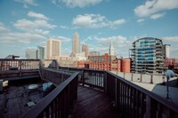 Water Street in Cleveland, OH - Foto de edificio - Building Photo