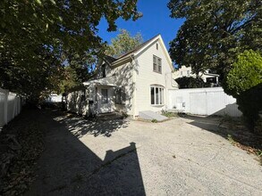 3 Strafford Pl in Westwood, MA - Building Photo - Building Photo
