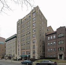 Park Lane in Milwaukee, WI - Building Photo - Building Photo