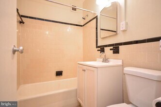 4100 W St NW in Washington, DC - Building Photo - Building Photo