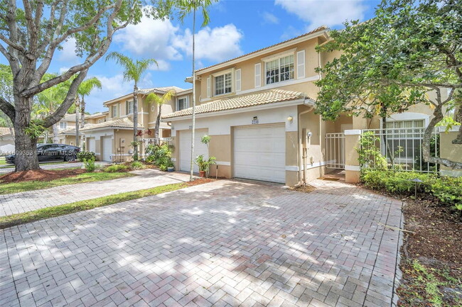 2248 NW 171st Terrace in Pembroke Pines, FL - Foto de edificio - Building Photo