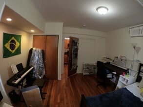 241 Freeman St, Unit B in Brookline, MA - Building Photo - Building Photo