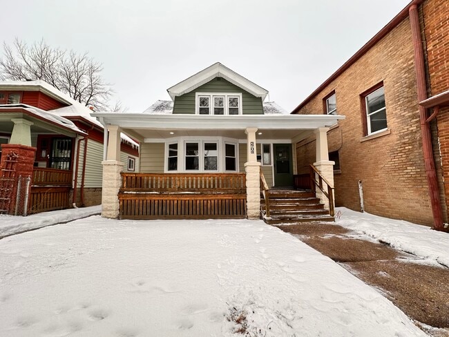 property at 2704 W Concordia Ave